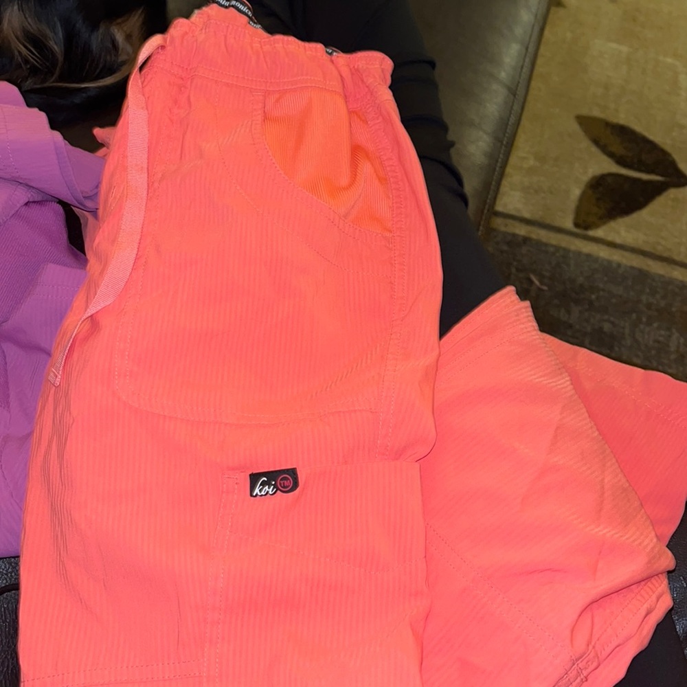 Koi lite scrub set. Size: XS. Color: coral